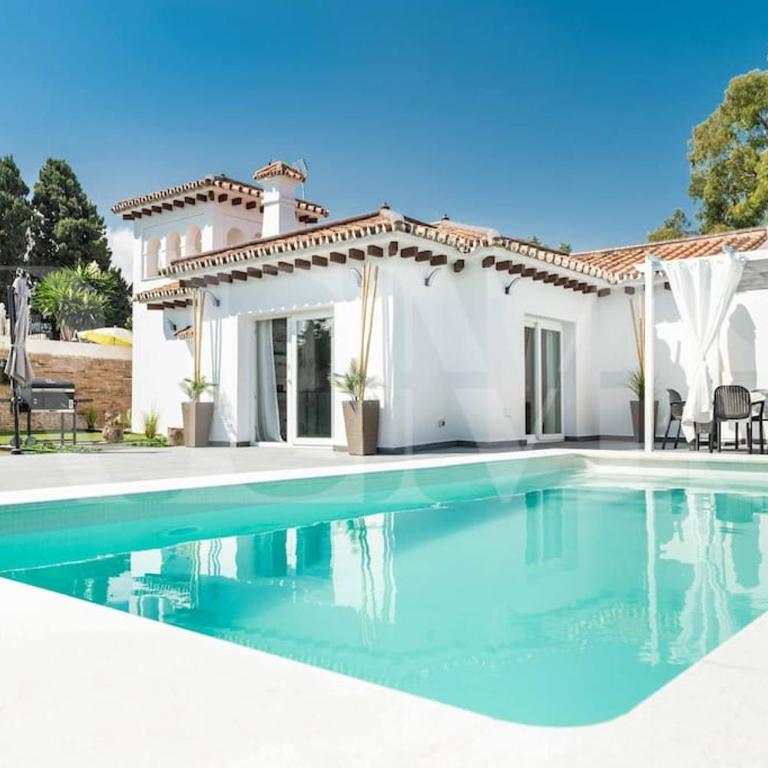 Villa with private heated Pool by the beach & port - Benalmadena by REMS - Villa con piscina privada - 1