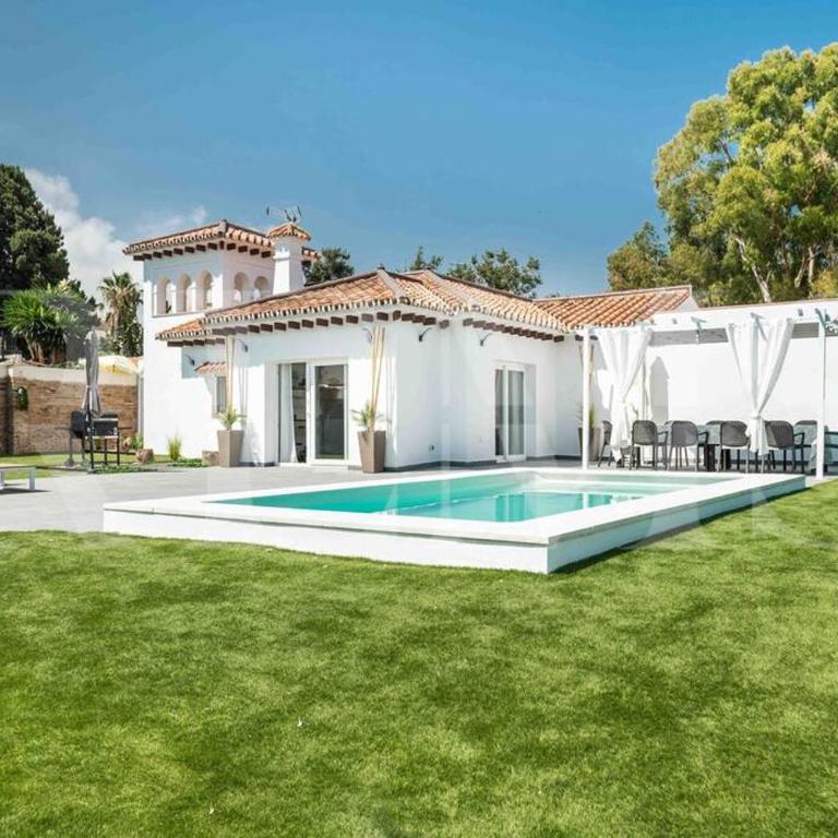 Villa with private heated Pool by the beach & port - Benalmadena by REMS - Villa con piscina privada - 8