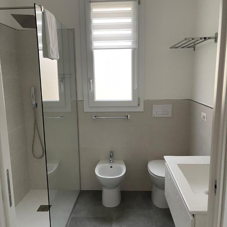 ViaRiva Rooms - Camera Tripla con Bagno Privato - 5