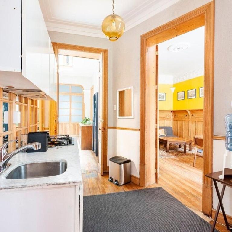 2BR APT w/ terrace and very good location - Two-Bedroom Apartment - 25