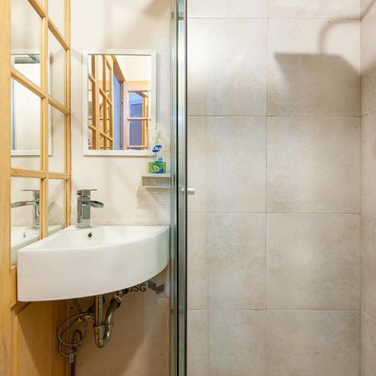 2BR APT w/ terrace and very good location - Two-Bedroom Apartment - 59