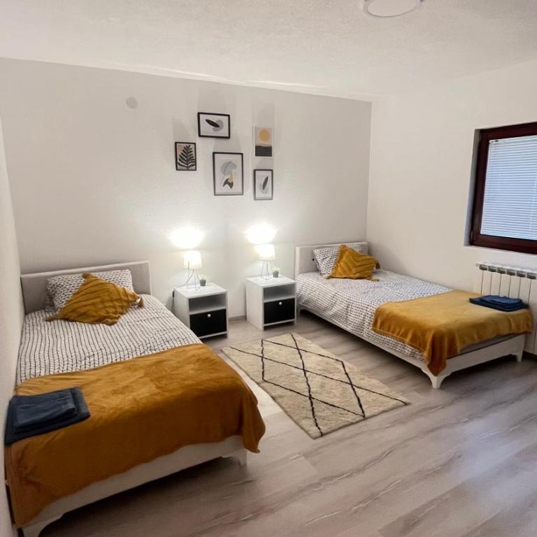 Happyland family home 2 - Two-Bedroom Apartment - 8