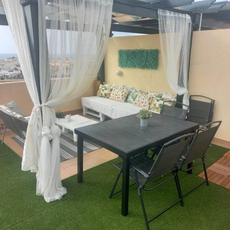 Atico con piscina privada - Apartamento de 2 dormitorios - 28