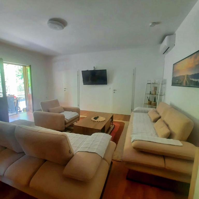 Holiday Home Harmony - Two-Bedroom House - 8