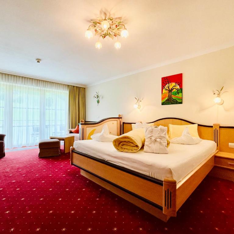 Wellness- und Familienhotel Egger - Doppelzimmer mit Bergblick - 2