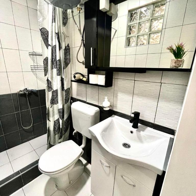 Apartment Adel - Triple Room with Private Bathroom - 4
