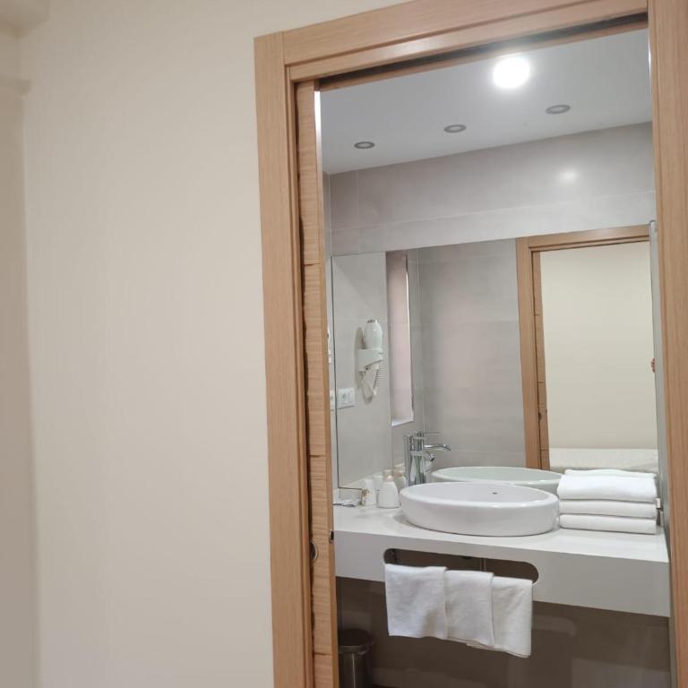 Hostal Infantes - Habitación Triple Deluxe - 2