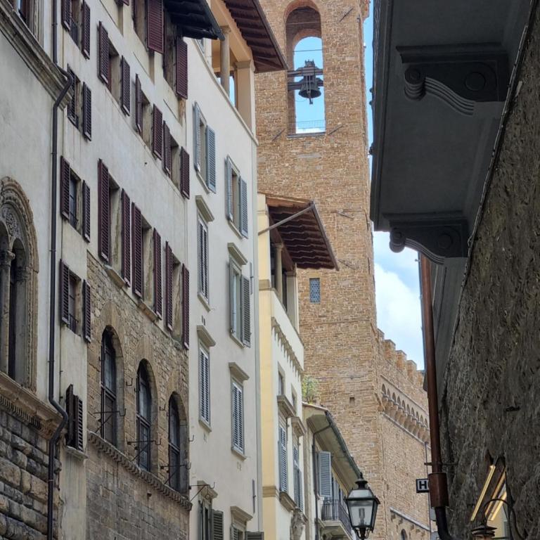 LA SEDE DELL'ARTE Monolocale Studio e Camere in Torre Medievale vicino a Duomo e Piazza Signoria - Monolocale su 2 Livelli - 36