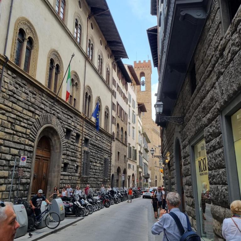 LA SEDE DELL'ARTE Monolocale Studio e Camere in Torre Medievale vicino a Duomo e Piazza Signoria - Monolocale su 2 Livelli - 37