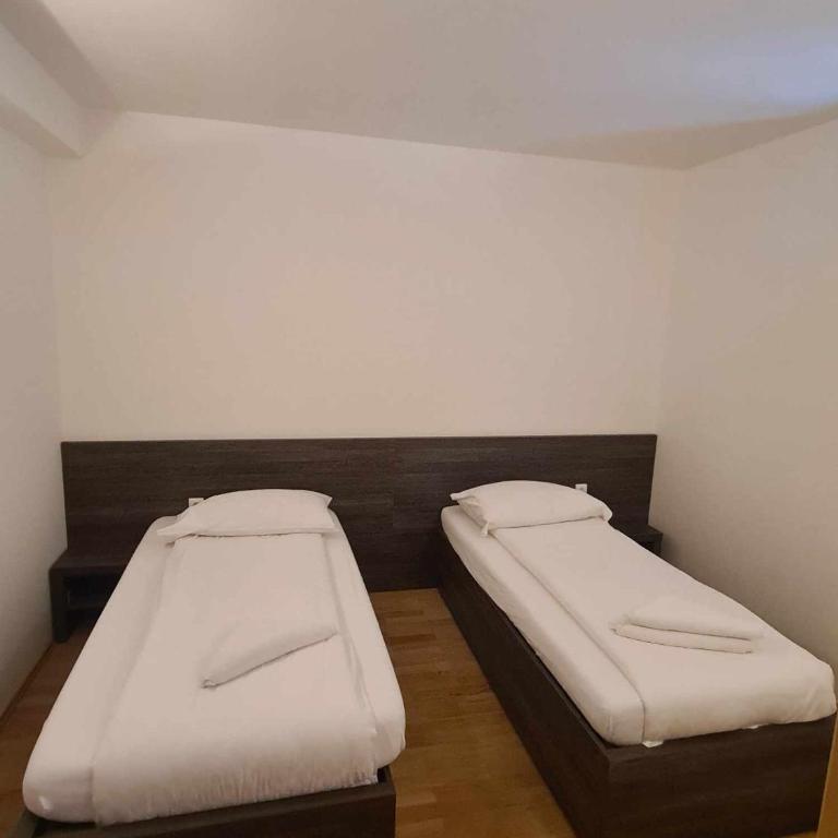 Hotel Lohovo - Apartman sa 3 Spavaće Sobe - 1