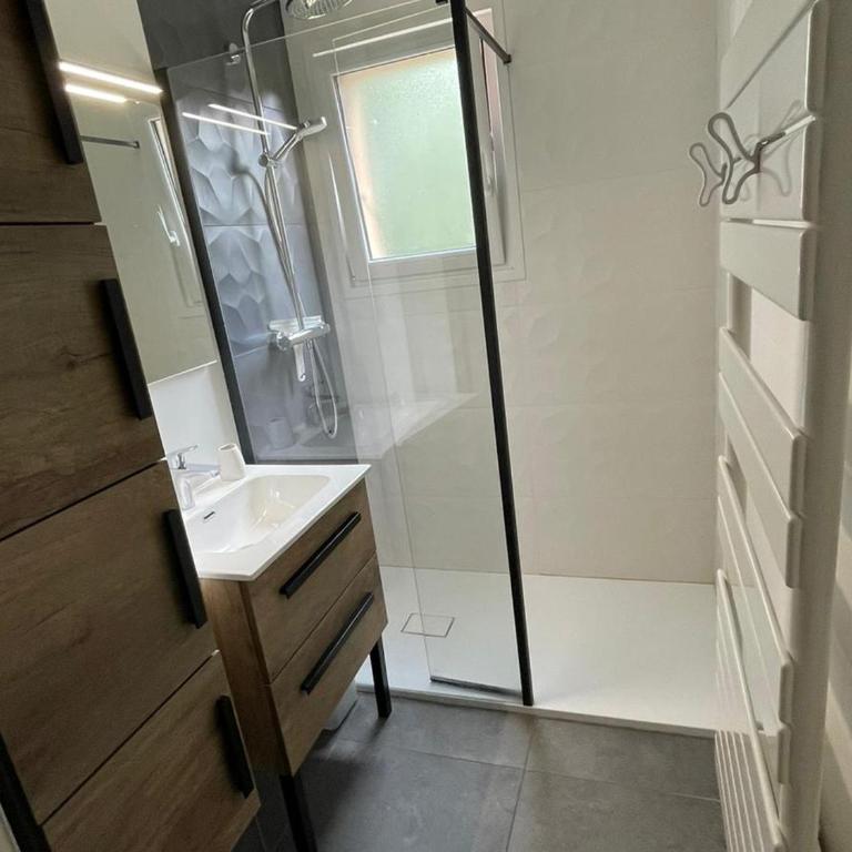 Appartement cozy avec terrasse, Wi-Fi et parking à Évian-les-Bains - One-Bedroom Apartment - 14