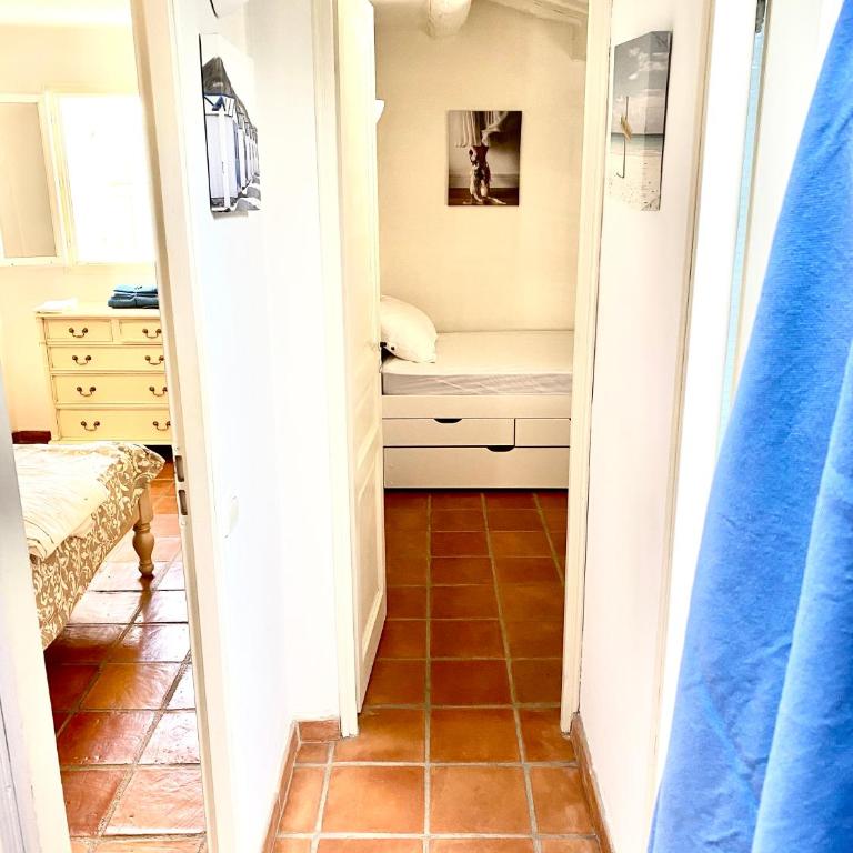 Cœur de Cassis - 200 m du port et plage - Parking privé - Appartement 2 Chambres - 18