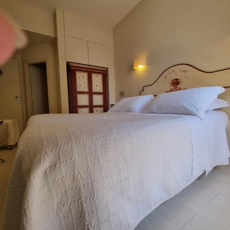 Hotel Virgilio - Ampia Camera Matrimoniale/Doppia con Letti Singoli - 1