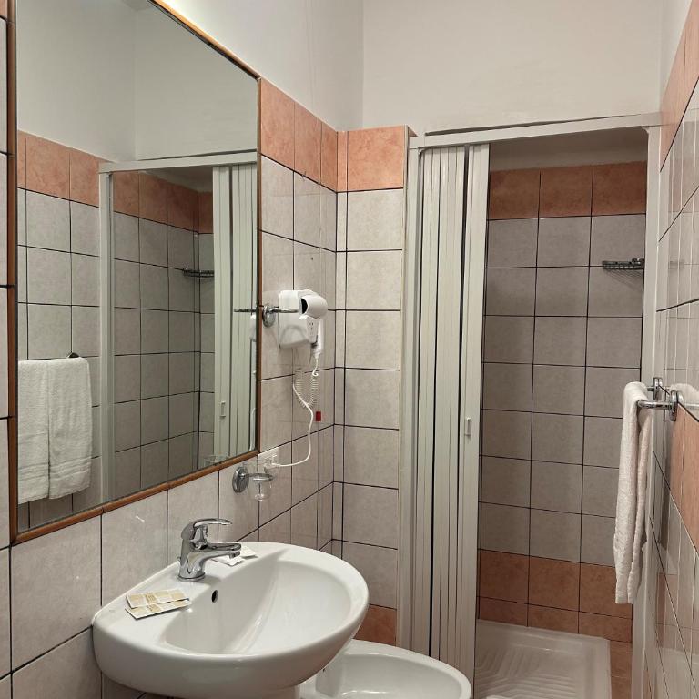 Hotel Il Papavero - Camera Matrimoniale/Doppia con Letti Singoli - 5