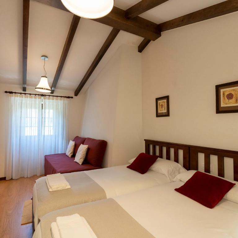 Casa rural completa Río Sarela - Four-Bedroom House - 9