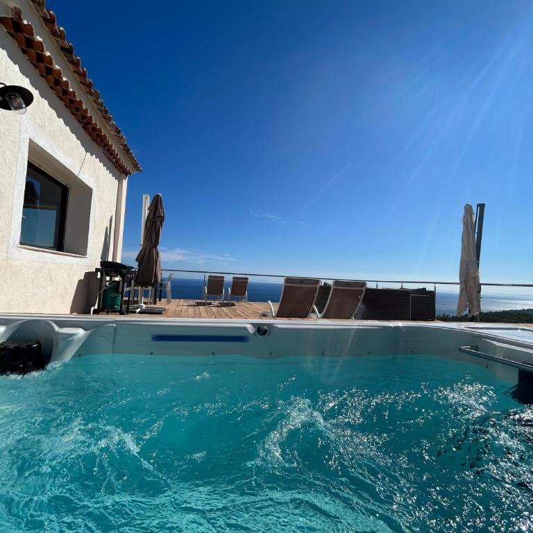 Villa 4 Etoiles vue sur les Iles d'Or Carqueiranne Sea and Mountain Pleasure Villa vue mer 180 - Villa Deluxe - 4