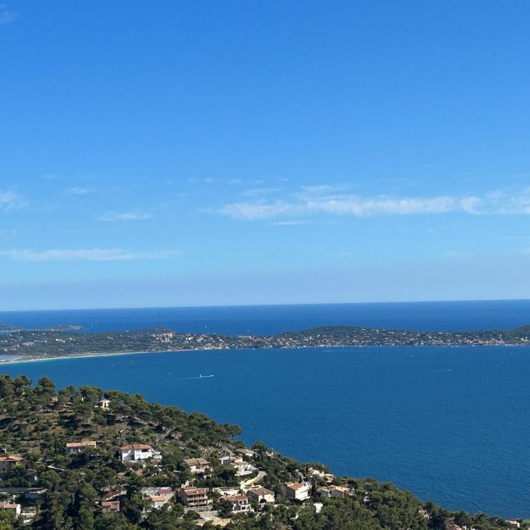 Villa 4 Etoiles vue sur les Iles d'Or Carqueiranne Sea and Mountain Pleasure Villa vue mer 180 - Villa Deluxe - 15