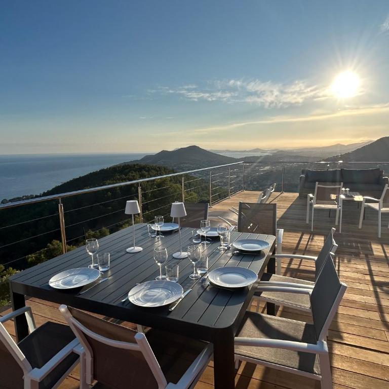Villa 4 Etoiles vue sur les Iles d'Or Carqueiranne Sea and Mountain Pleasure Villa vue mer 180 - Villa Deluxe - 14