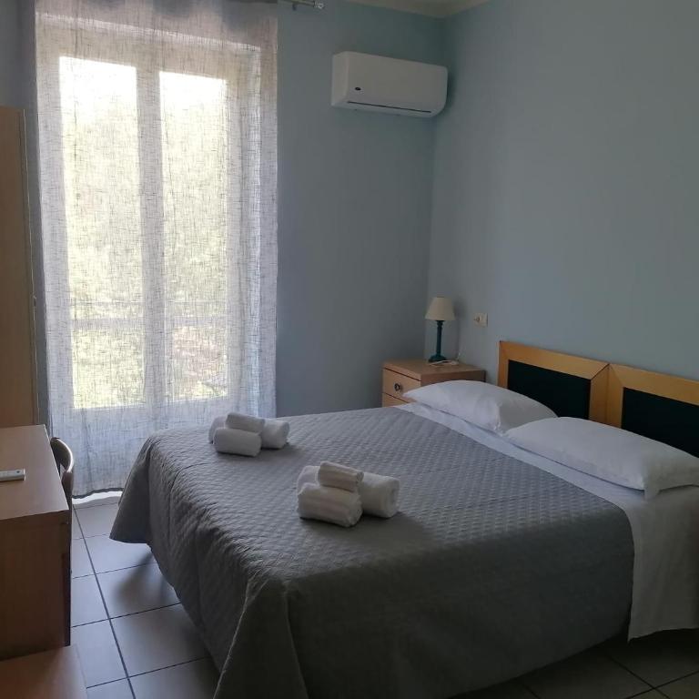 Hotel Villa Benvenuti - Camera Matrimoniale/Doppia con Letti Singoli con Vista Mare Parziale - 5
