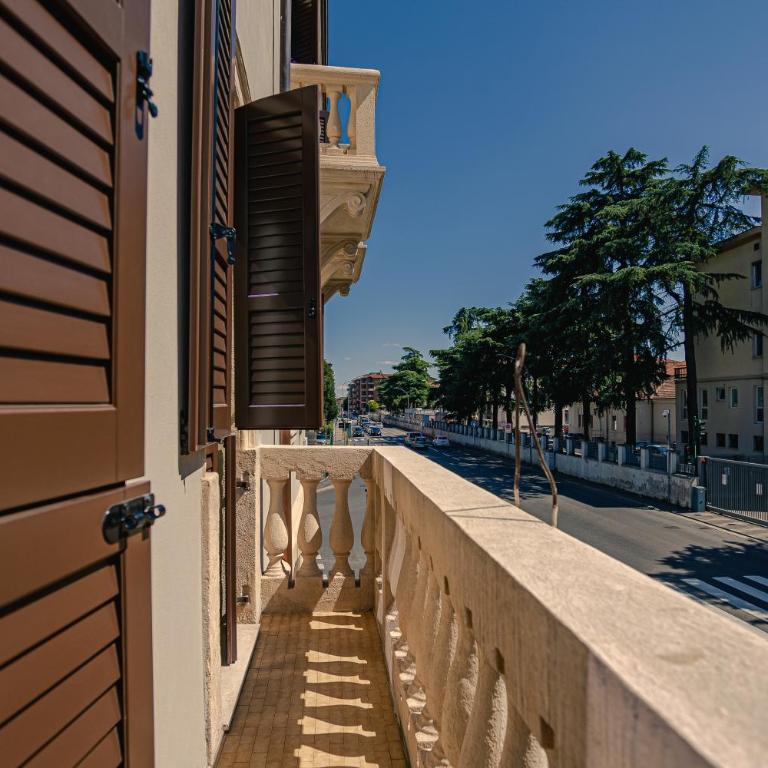 Palazzo Borgo Trento - Silkeys - Camera Matrimoniale con Balcone - 1