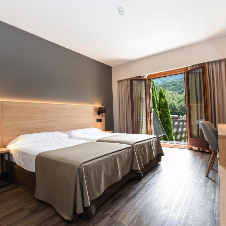 SOMMOS Hotel Benasque Spa - Habitación Estandar con terraza - 9