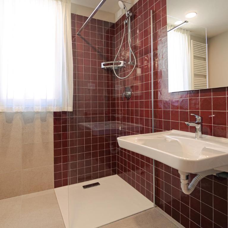 Palazzo Borgo Trento - Silkeys - Camera Tripla con Bagno Privato - 6