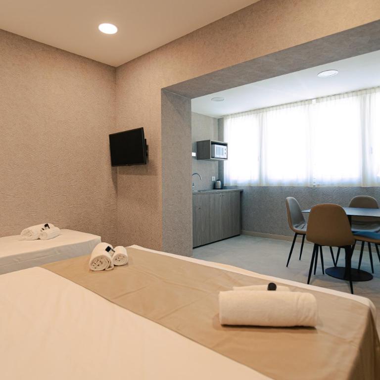 Palazzo Borgo Trento - Silkeys - Camera Tripla con Bagno Privato - 3