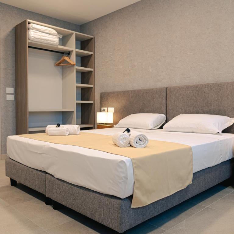 Palazzo Borgo Trento - Silkeys - Camera Tripla con Bagno Privato - 1