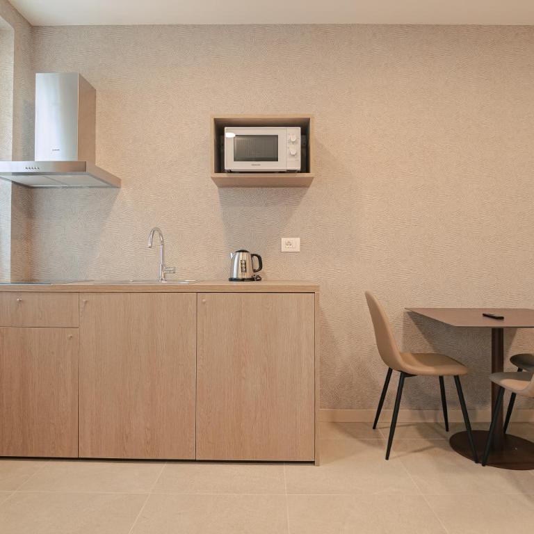 Palazzo Borgo Trento - Silkeys - Camera Tripla con Bagno Privato - 3