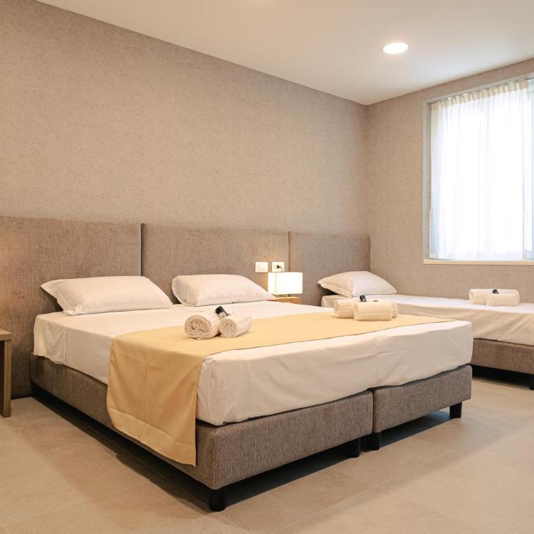Palazzo Borgo Trento - Silkeys - Camera Tripla con Bagno Privato - 2