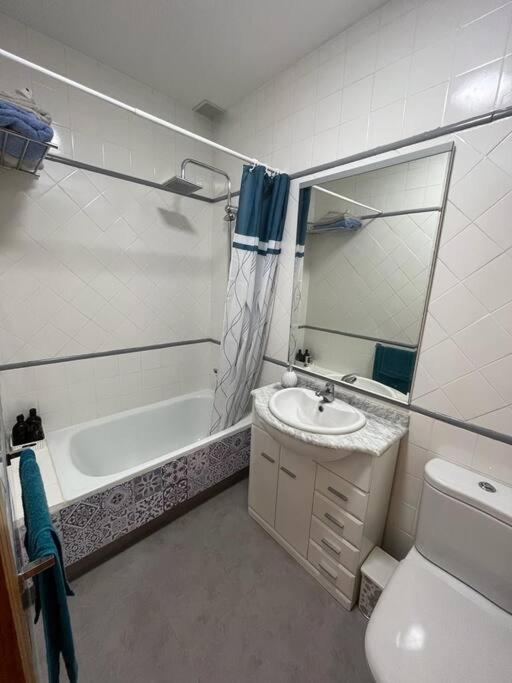 Costamar bungalow familiar, piscina y terraza, a 5 min de la playa - Three-Bedroom Apartment - 15