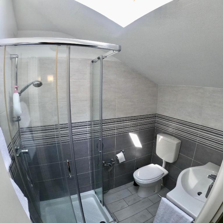 Bella Vita Guesthouse -parcheggio privato interno - Camera Matrimoniale Budget - 5
