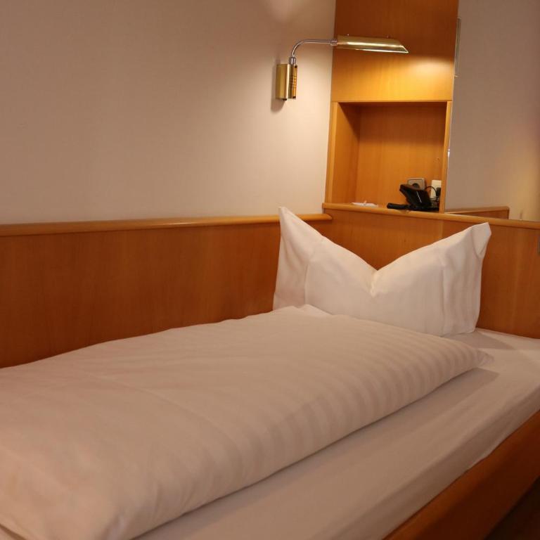 Hotel Brunnenhof - Einzelzimmer mit Balkon - 3