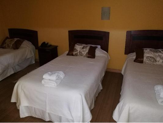 Hotel Portal del Norte - Triple Room with Private Bathroom - 3