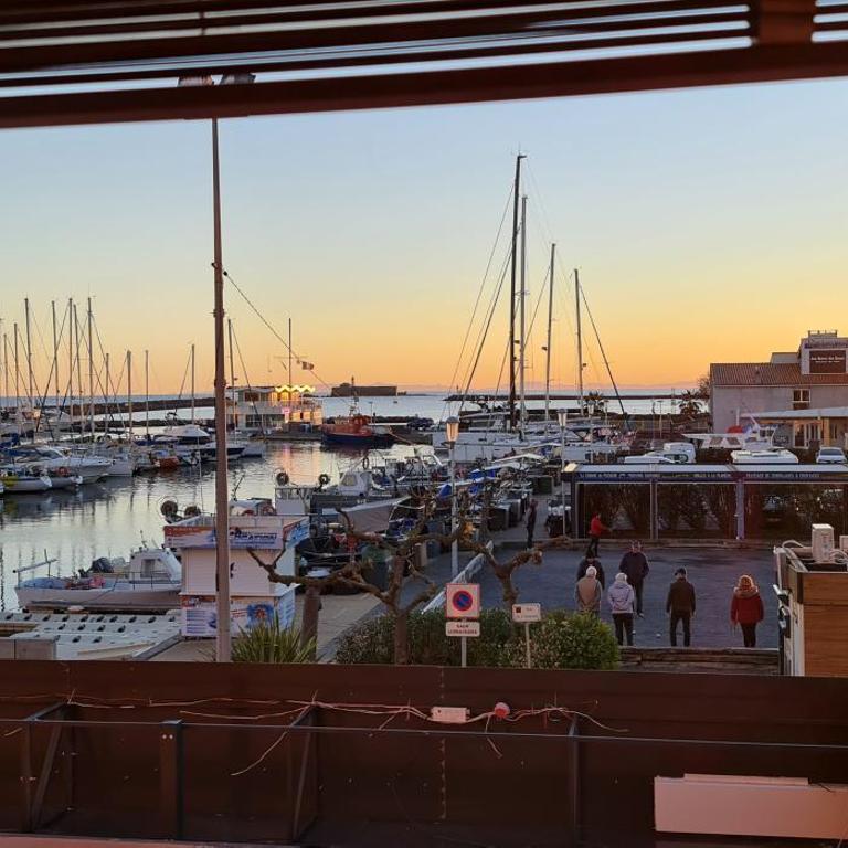 Résidence de standing la Pêcherie Spacieux T3 comme un cocon familial vue mer et sur l'avant port Sur le bout du bout de Cap d'Agde seule cap en Occitanie - Apartment with Sea View - 36