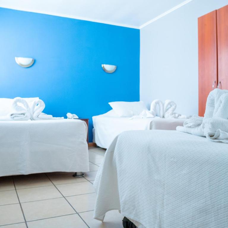 Hotel Portal del Norte - Quadruple Room with Bathroom - 2
