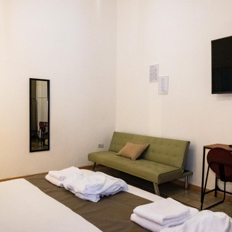 Caracciolo18 - GB - Appartamento con 2 Camere da Letto - 66