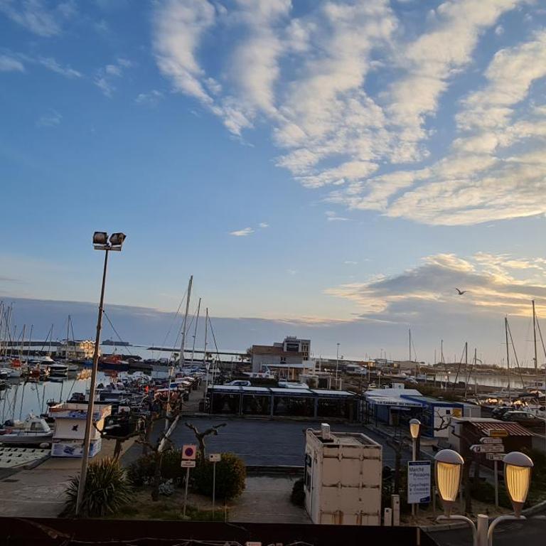 Résidence de standing la Pêcherie Spacieux T3 comme un cocon familial vue mer et sur l'avant port Sur le bout du bout de Cap d'Agde seule cap en Occitanie - Apartment with Sea View - 38