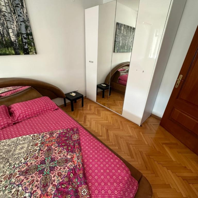 Large Centre apartment - Apartman sa 3 Spavaće Sobe - 60