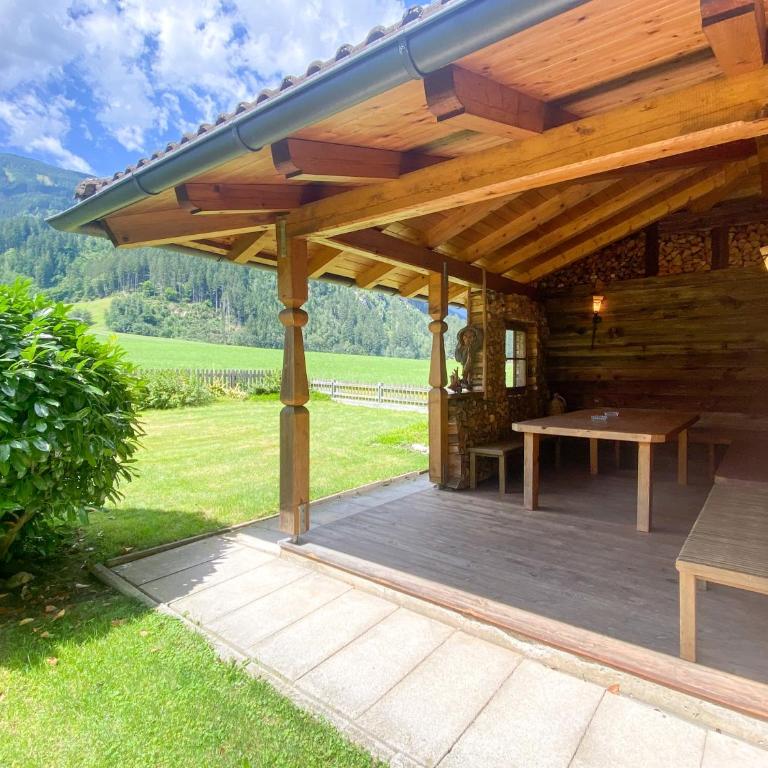 Ferienhaus Wachterhof Aschau im Zillertal - Apartment mit Blick auf die Berge - 1