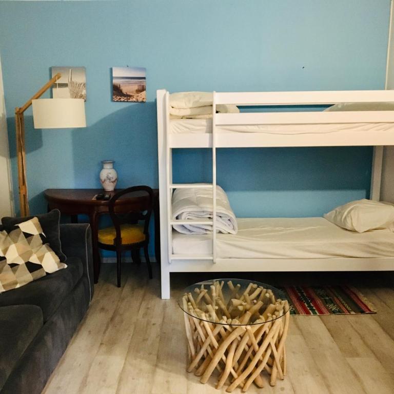 Private room à la hume - Chambre Triple avec Salle de Bains Commune - 1