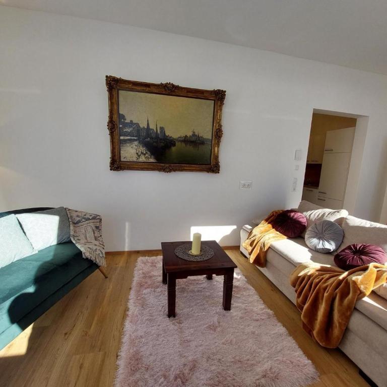 Boutique-Apartments Familie Jarosch Fieberbrunn "Freier Eintritt in das örtliche Hallenbad inklusive Saunalandschaft oder zum Badesee" - Apartment with Balcony - 10