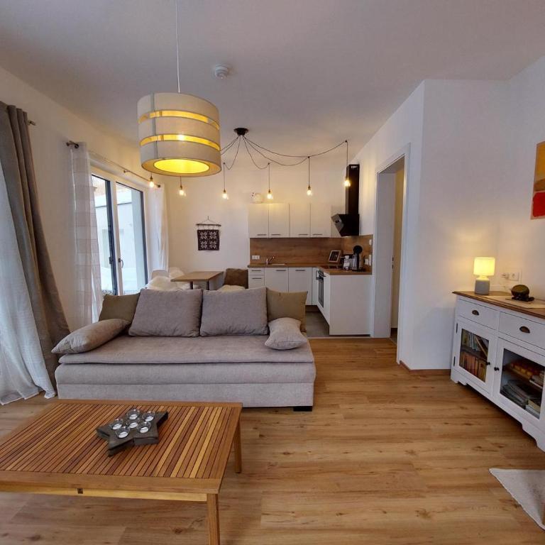 Boutique-Apartments Familie Jarosch Fieberbrunn "Freier Eintritt in das örtliche Hallenbad inklusive Saunalandschaft oder zum Badesee" - Apartment with Shower - 6
