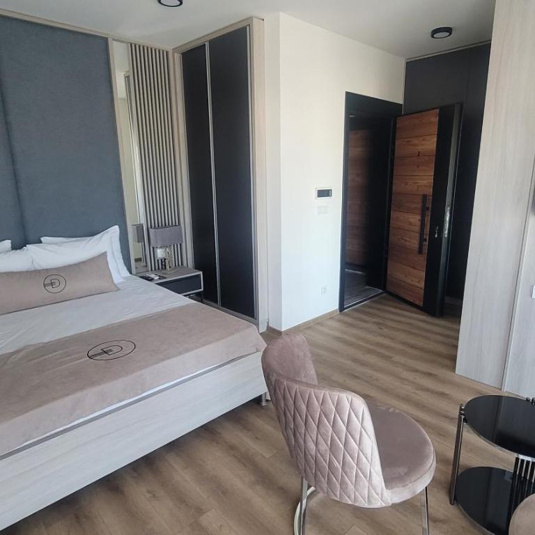 Dulamerovic Hotel - Deluks Dvokrevetna Soba sa Bračnim Krevetom - 1