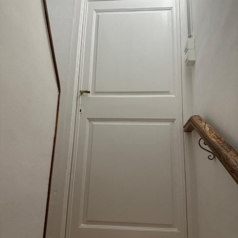 NOTARIA-Apartamento y Estudio en casco antiguo, al lado de playa, Rambla y Monasterio, con acceso a terraza ajardinada - Estudio con sofá cama - 14