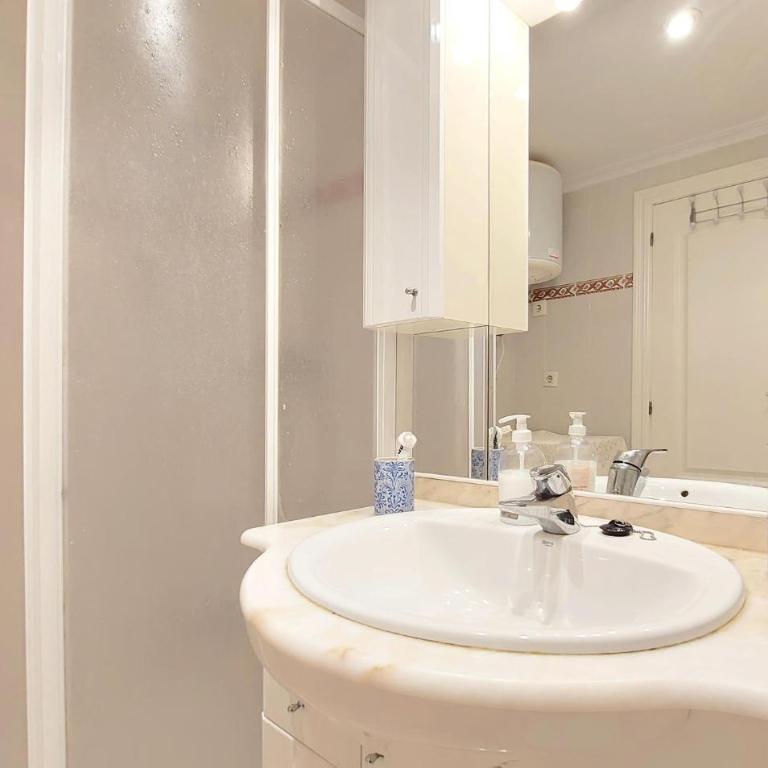1 Bedroom Lovely Apartment In Cullera - One-Bedroom Apartment - 13