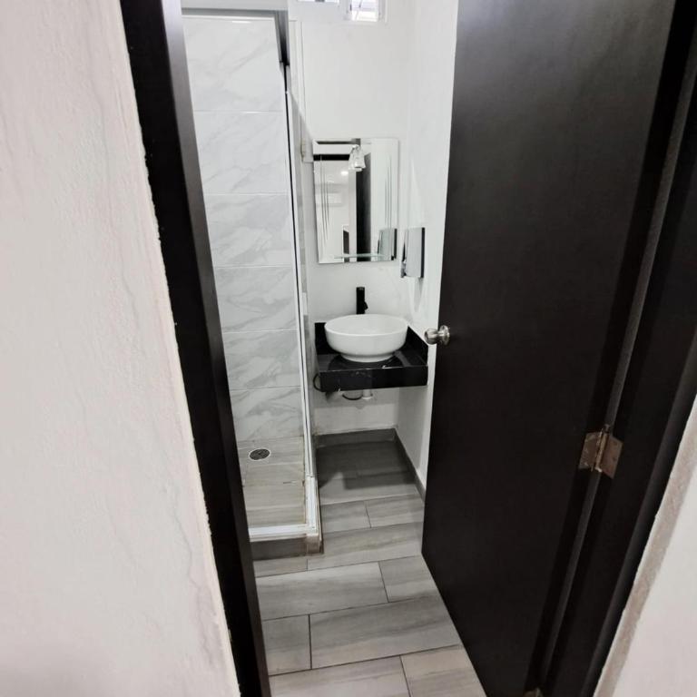 Blanco Armonía - Depto 1 - 2 Min Malecón - One-Bedroom Apartment - 5