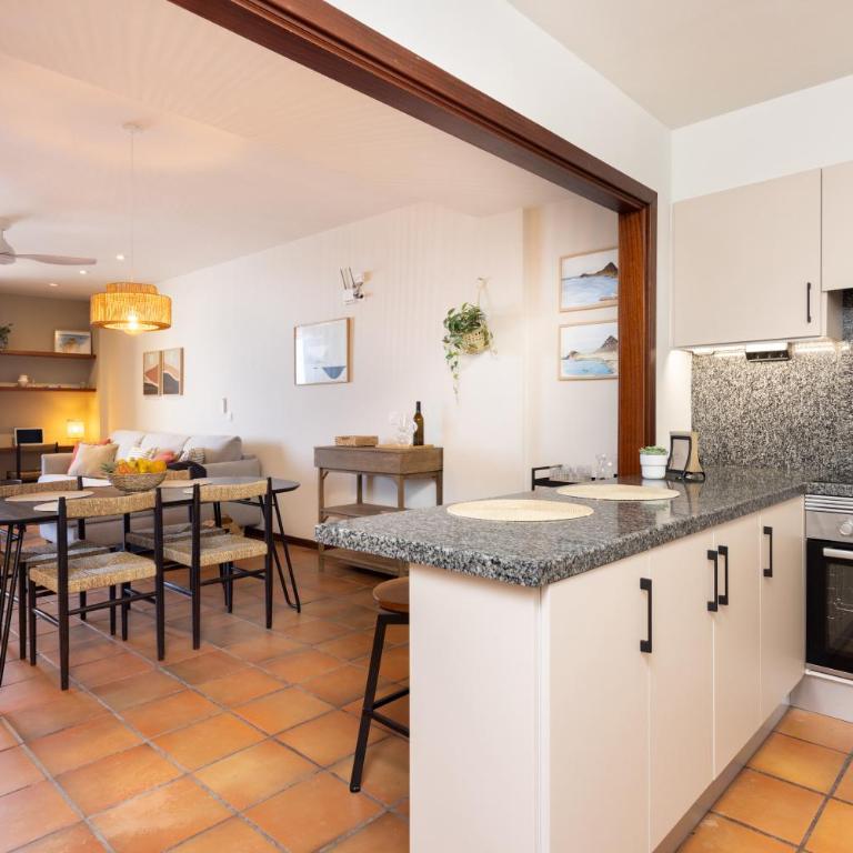 Spectacular Beachfront Loft-Style CASA CORINA II - Apartamento - 28