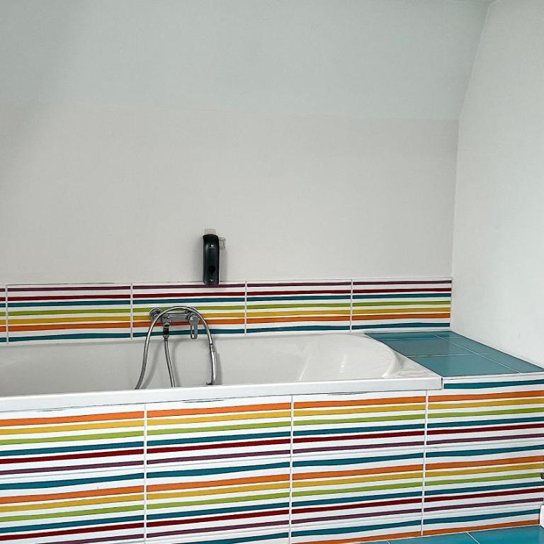 Suite Aubance - Maison Bossoreil - Chambre Quadruple avec Baignoire - 24