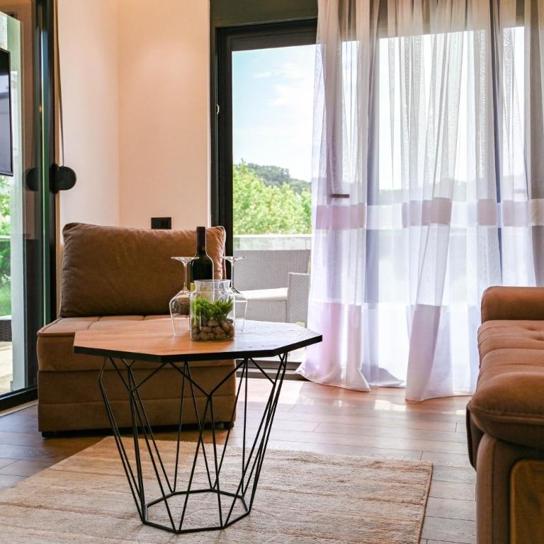 B&B Lovac Hasa - Suite sa Bračnim Krevetom (King-size) i Balkonom - 2